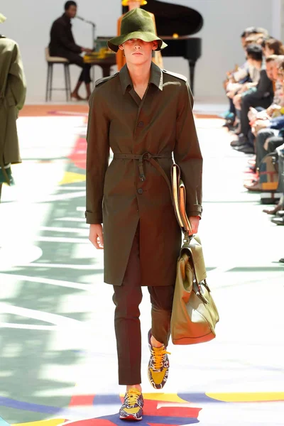 Look 30